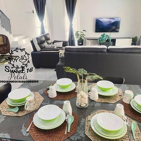 Sweet 16 Pelali Homestay ペンゲラン エクステリア 写真